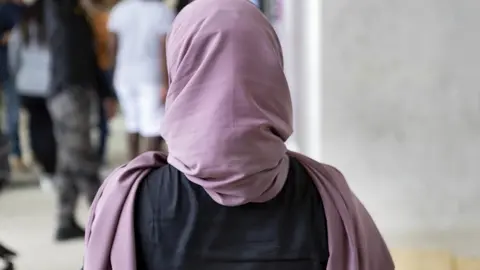 Una dona amb vel islàmic