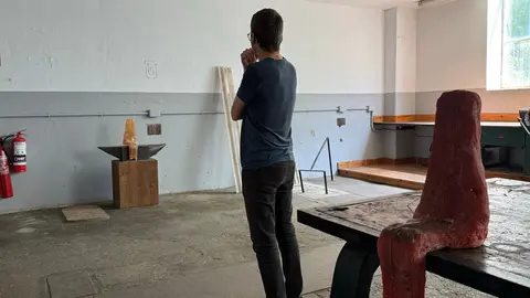 Un edifici fet de cartró i fusta, construït fa més d’un segle amb vocació efímera, resisteix el pas del temps al cor de la Vall Fosca. L’Hospital de Cartró, una construcció prefabricada erigida el 1912 per atendre els ferit. Foto: ACN