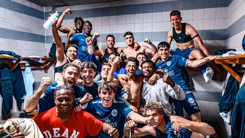 Els jugadors de l'Atlètic Lleida  celebrant una victòria al vestuari. Atletic Lleida