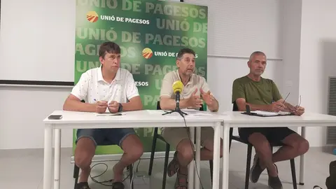 El responsable del sector Porcí d'Unió de Pagesos, Rossend Saltiveri, al mig durant una roda de premsa a la seu del sindicat a Lleida