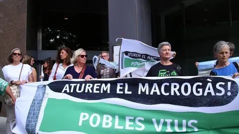 La protesta davant del Departament de Territori, Habitatge i Transició Ecològica