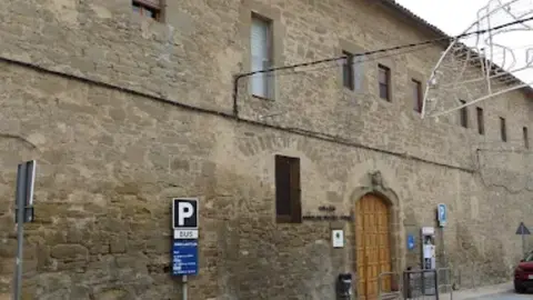 Una part de la façana del col·legi Fedac de Guissona