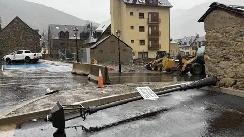 Material destrossat per una ventada. Foto: Naci&oacute;
