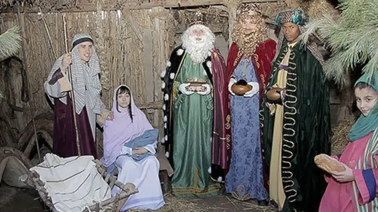 El jugador de l&#39;Ajax Bojan Krikic i l&#39;actriu Andrea Trepat en l&#39;escena del pessebre. 