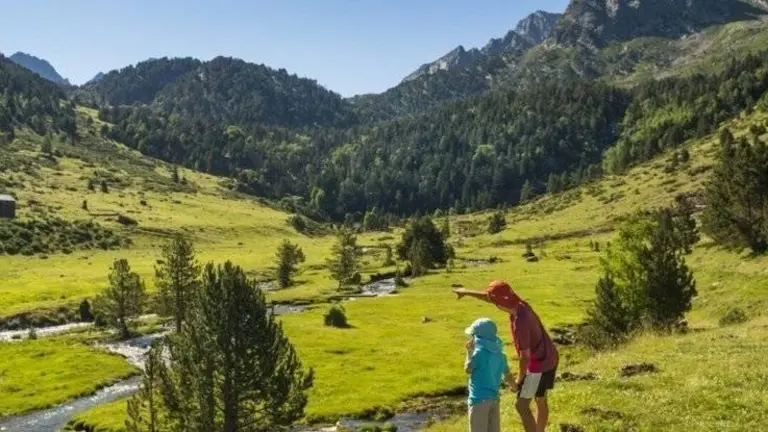 Activitats de senderisme al Pirineu ©OscarRodbag