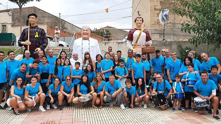 El dissabte 26 d'agost es va celebrar la 2a Trobada Gegantera de Sidamon amb el bateig del gegantó Andreu i la posterior cercavila pels carrers del poble amb la participació de diverses colles geganteres de municipis propers - Foto: Josep Ma Llovera