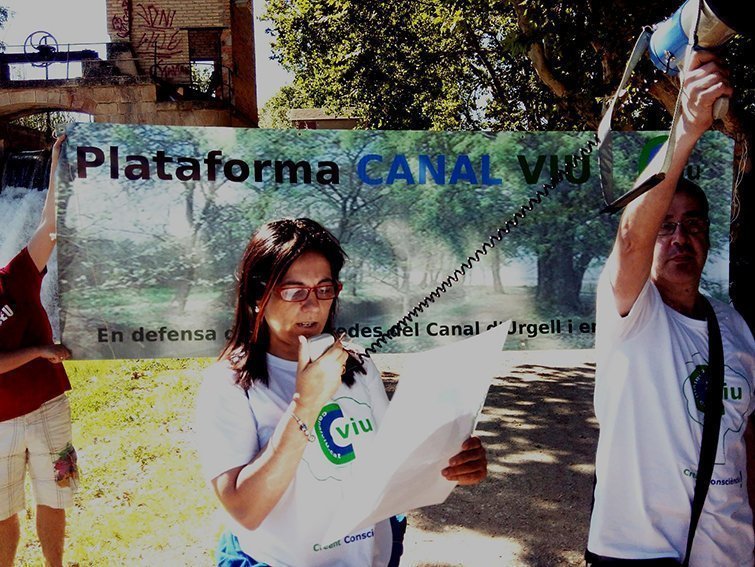 Lectura del manifest de la plataforma Canal Viu
