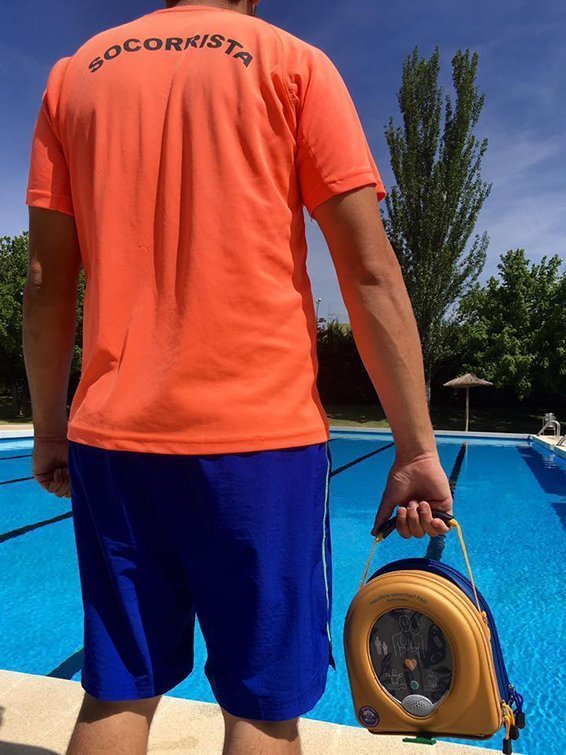 Els tècnics socorristes de les piscines municipals de Bell-lloc