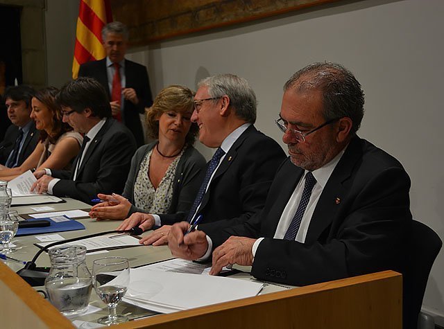 Reñe_signatura_conveni_pla_assistencia_financera_002_VR texte