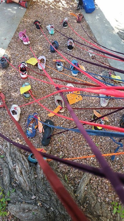 Obres amb sabates dels nens i nenes d'Agramunt