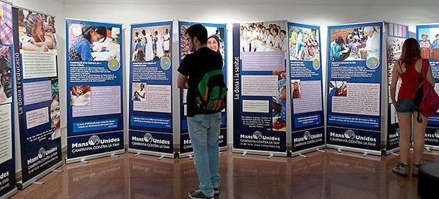 Imatges de l'exposició el Món femení que presenta Mans Unides. Imatges de l'exposició el Món femení que presenta Mans Unides.