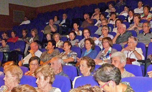 El curs de l'Aula d'Extensió Universitària es va inaugurar al Centre Cultural.