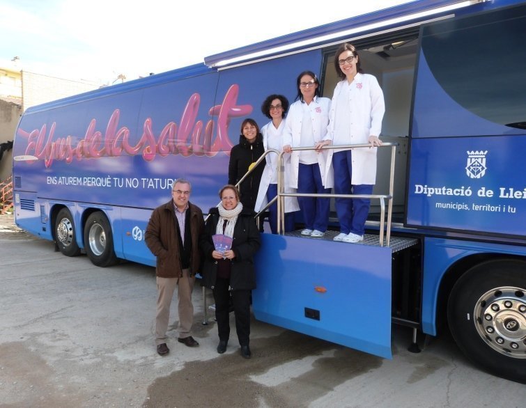L'alcalde Enric Mir visita el Bus de la Salut a les Borges Blanques. L'alcalde Enric Mir visita el Bus de la Salut a les Borges Blanques.