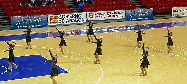 Actuació de les patinadores del Club Esportiu Patí Torregrossa a Saragossa.