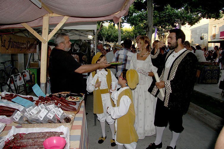 Els nobles visiten les parades dels Firals de Bellvís