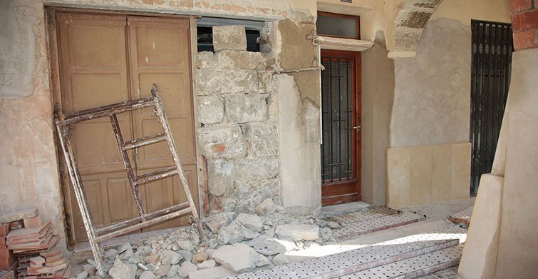 Façana de l'habitatge en el que es van trobar les restes.