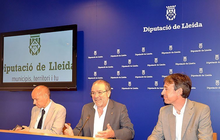 Joan Reñé i Juli Alegre presenten l'estudi de l'impacte turístic.