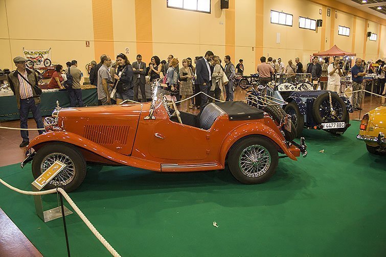 Expoclàssic, exposició de vehicles de la marca MG.