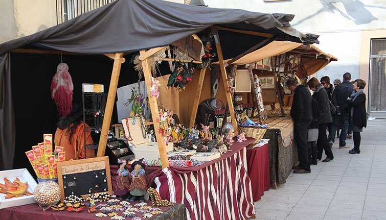 Mercat d'artesania en la fFira de la Pomas de Barbens
