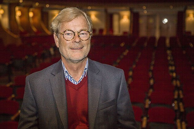 L'exdirector d'UNICEF Nils Arne, entrevistat per Territoris.cat en el Teatre l'Amistat 1