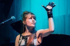 mi.mu guant by Chagall