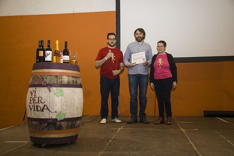 Xavier Ayala lliura la recaptació del 2015 a l'IRB