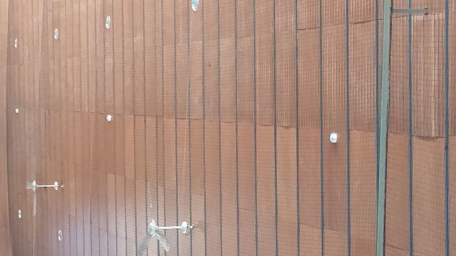 Aitona Instal·lació sostre pista texte 1