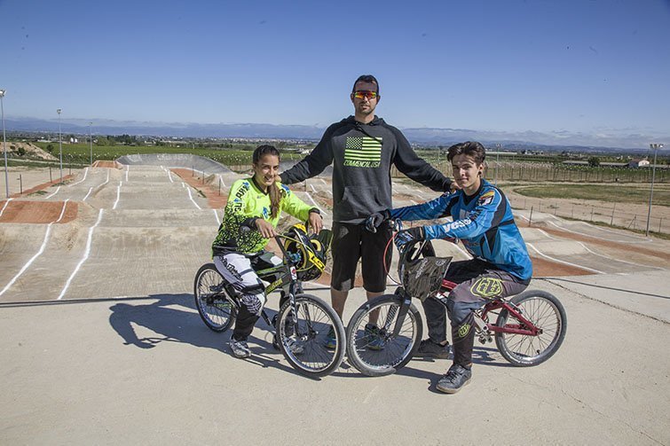 Marc Tugues amb Daria i Saül al circuit de Vila-sana
