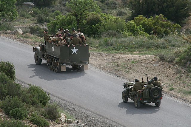 Les tropes aliades circulen per les carreteres del Segrià