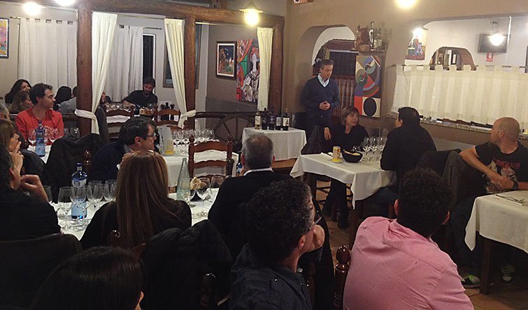 Ferran García tècnic del celler familiar Juan Gil presenta els vins Joan Gil