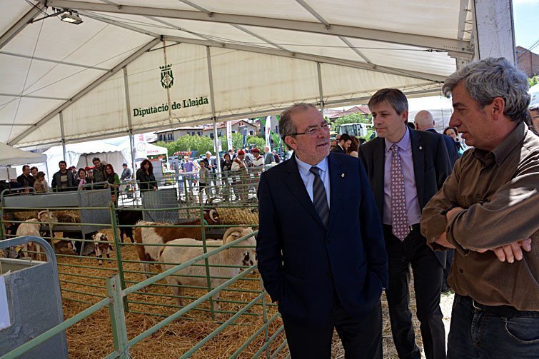 La comitiva d'autoritats, en el seu recorregut pel recinte firal La comitiva d'autoritats, en el seu recorregut pel recinte firal
