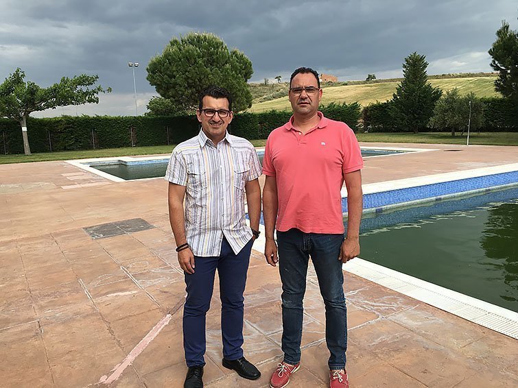 Carles Català i Manel Català en les piscines de La Portella