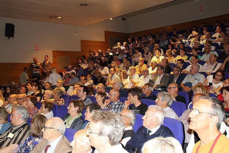 El publc va omplir el Centre Cultural