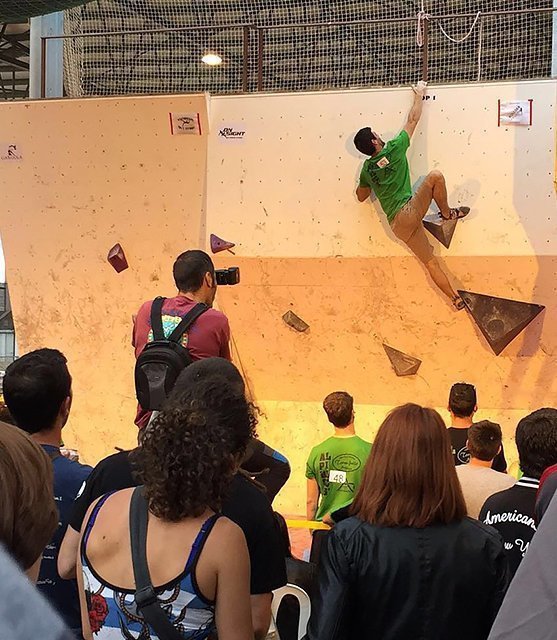 El participants en ll'Open Boulder Alpibloc 1