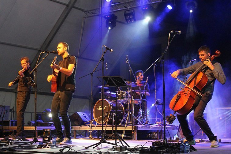 Actuació del grup Blaumut en el festival Paupaterres - text