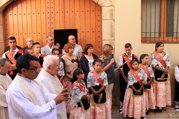 L'alcaldessa d'Aitona Rosa Pujol amb les pubilles i hereus