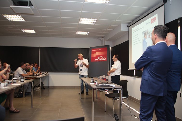 Jaume Gener i A. Miquel en l'exposició als clients i tècnics