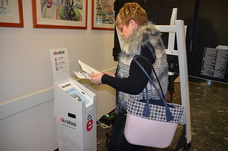 Les primeres votacions de la consulta popular de Mollerussa 1