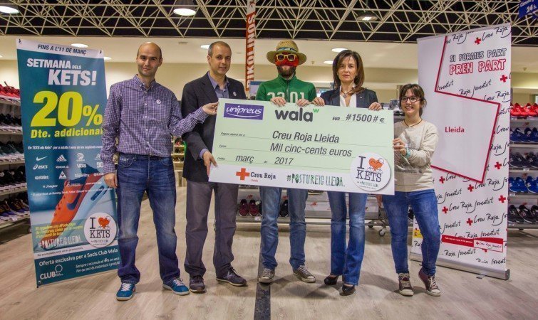 Acte d'entrega del xec solidari de l’empresa Unipreus-Wala a la Creu Roja Lleida