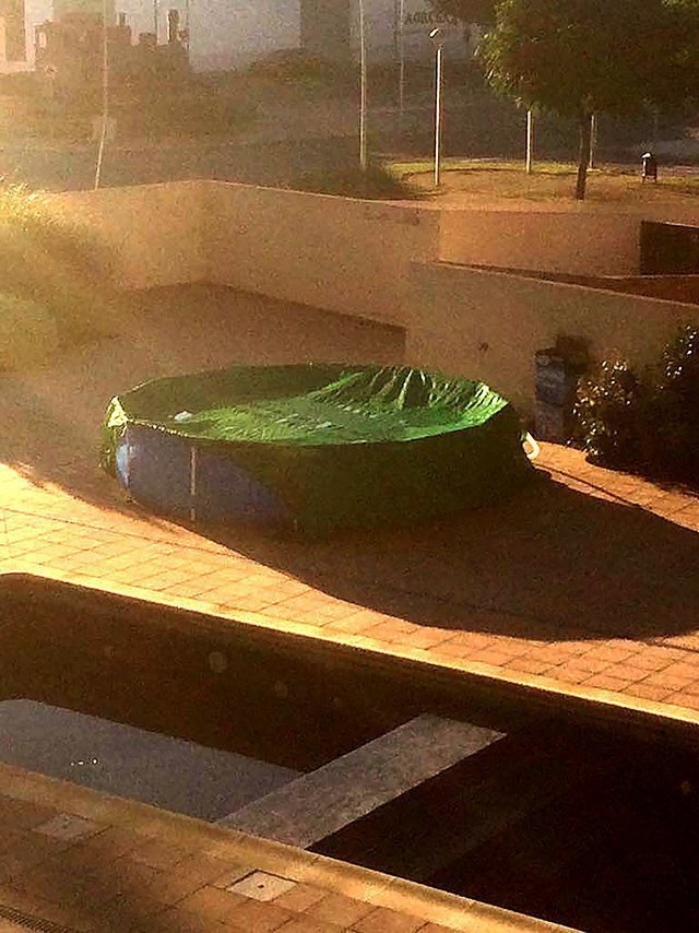 Piscina instal·lada pels okupes