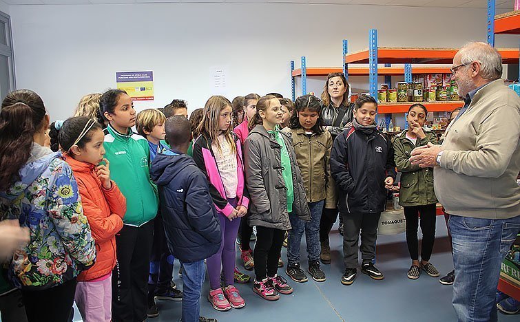 Alumnes amb el president, JM Huguet texte