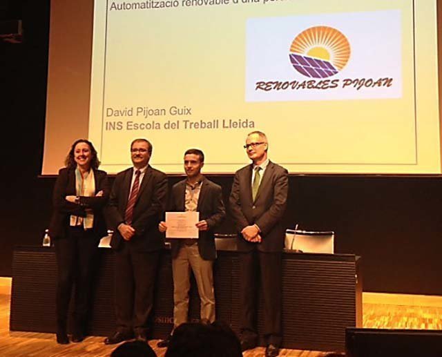 Lliurament del Premi a l'estudiant de l'INS Escola del Treball a David Pijoan