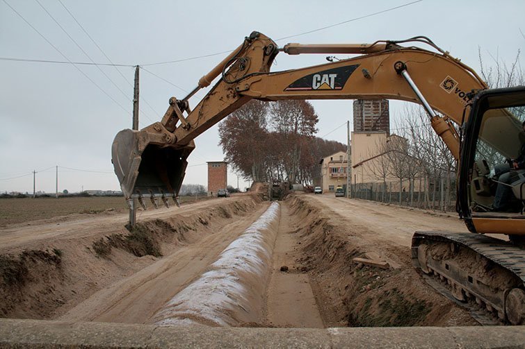 Obres de recobriment a la tercera séquia en el terme de Bellvís