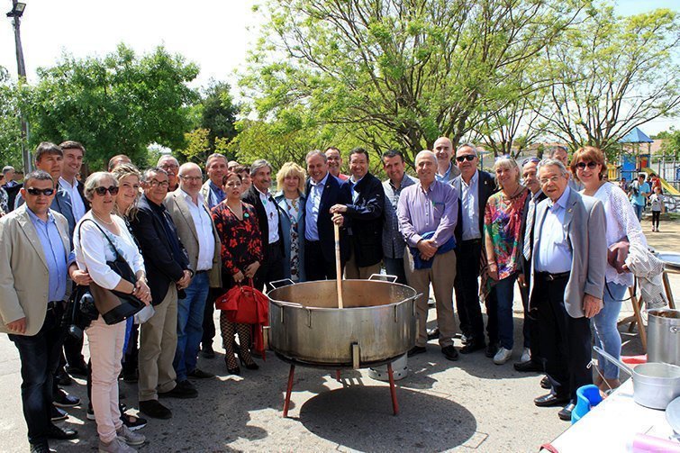 La cassola de l'Ajuntament i les autoritats convidades