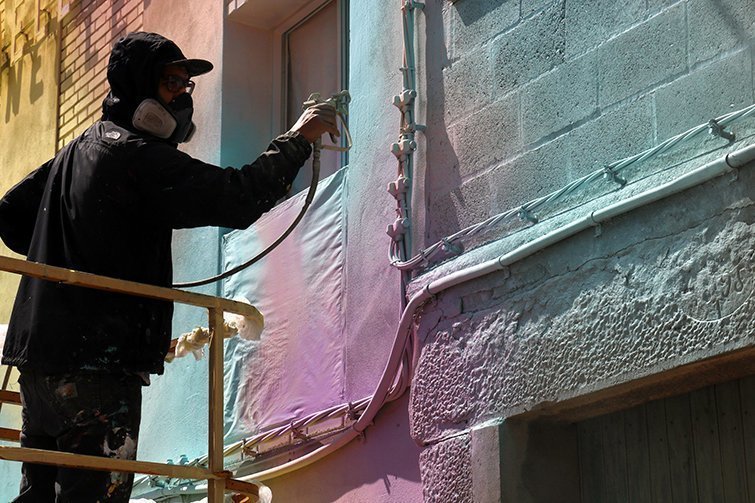 Els artistes preparen els murals de la segona ediciciò del Festival Gar Gar