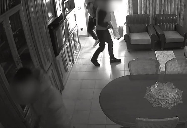 Imatges enrregistrades per les cameres de seguretat en un domicili