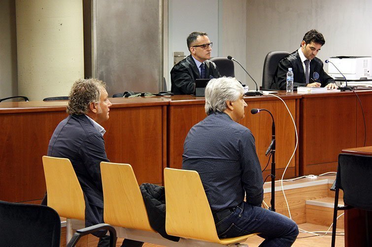 Propietaris de Fabricats Roi, asseguts al banc dels acusats de l'Audiència de Lleida