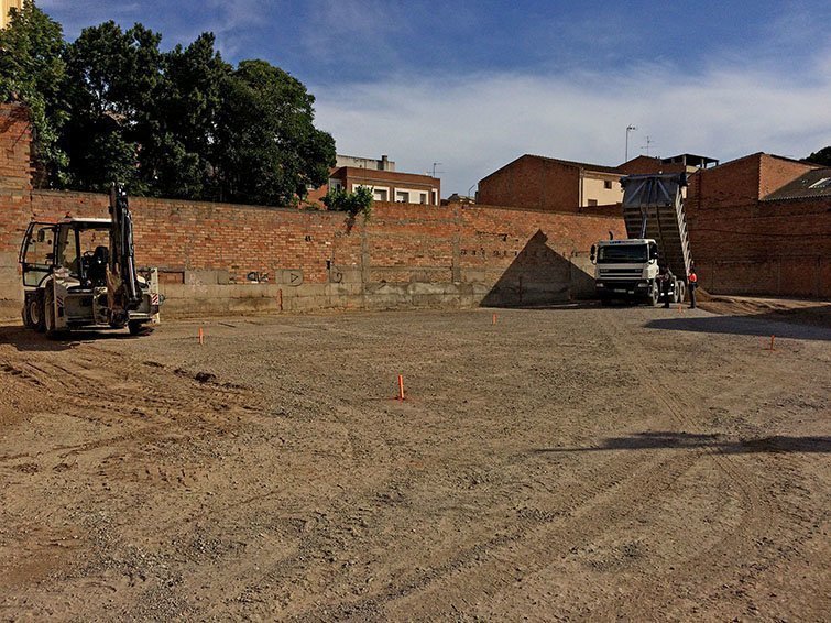 Moviment de terres a la zona del  carrer de Ponent, amb Domènec Cardenal