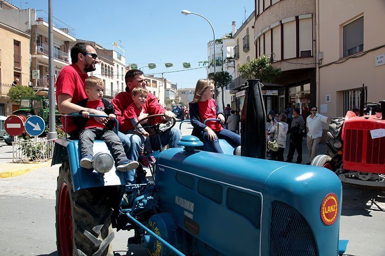 Trobada de tractors clàssics en el marc de la Fira de la camamilla 1