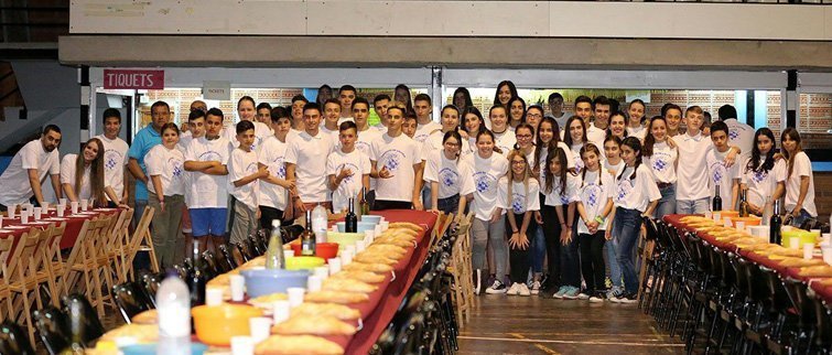 Els joves de Linyola col·laboren en el sopar 1